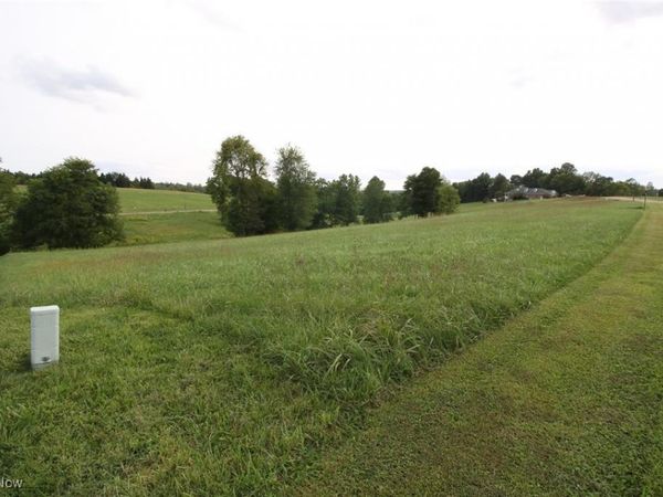 5050 Wilshire Drive, Zanesville, OH 43701