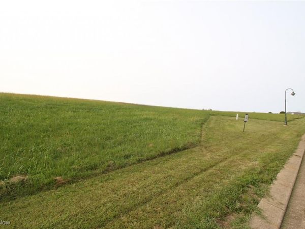 4750 S Edinbergh Drive, Zanesville, OH 43701