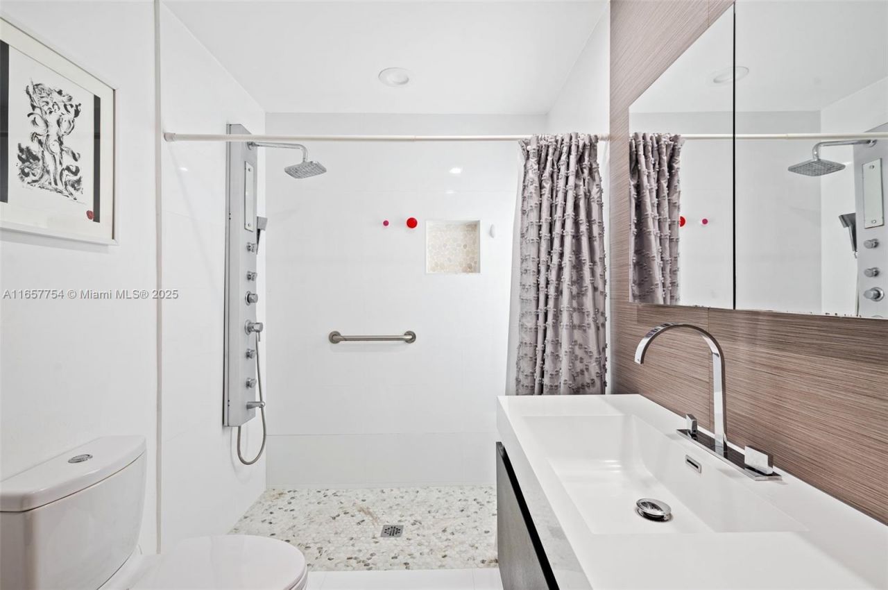 3551 E Glencoe St, Miami, FL 33133 Photo