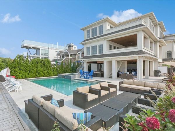 853 W Park Avenue, Long Beach, NY 11561