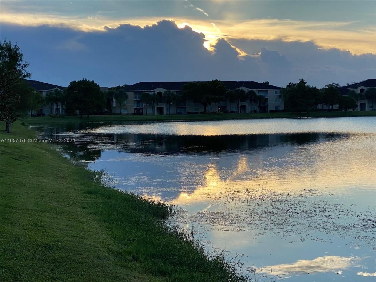 5011 Wiles Rd, Unit 207, Coconut Creek, FL 33073 Photo