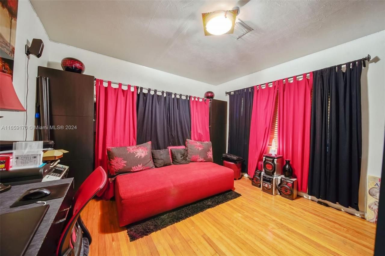 600 93rd St, Surfside, FL 33154 Photo