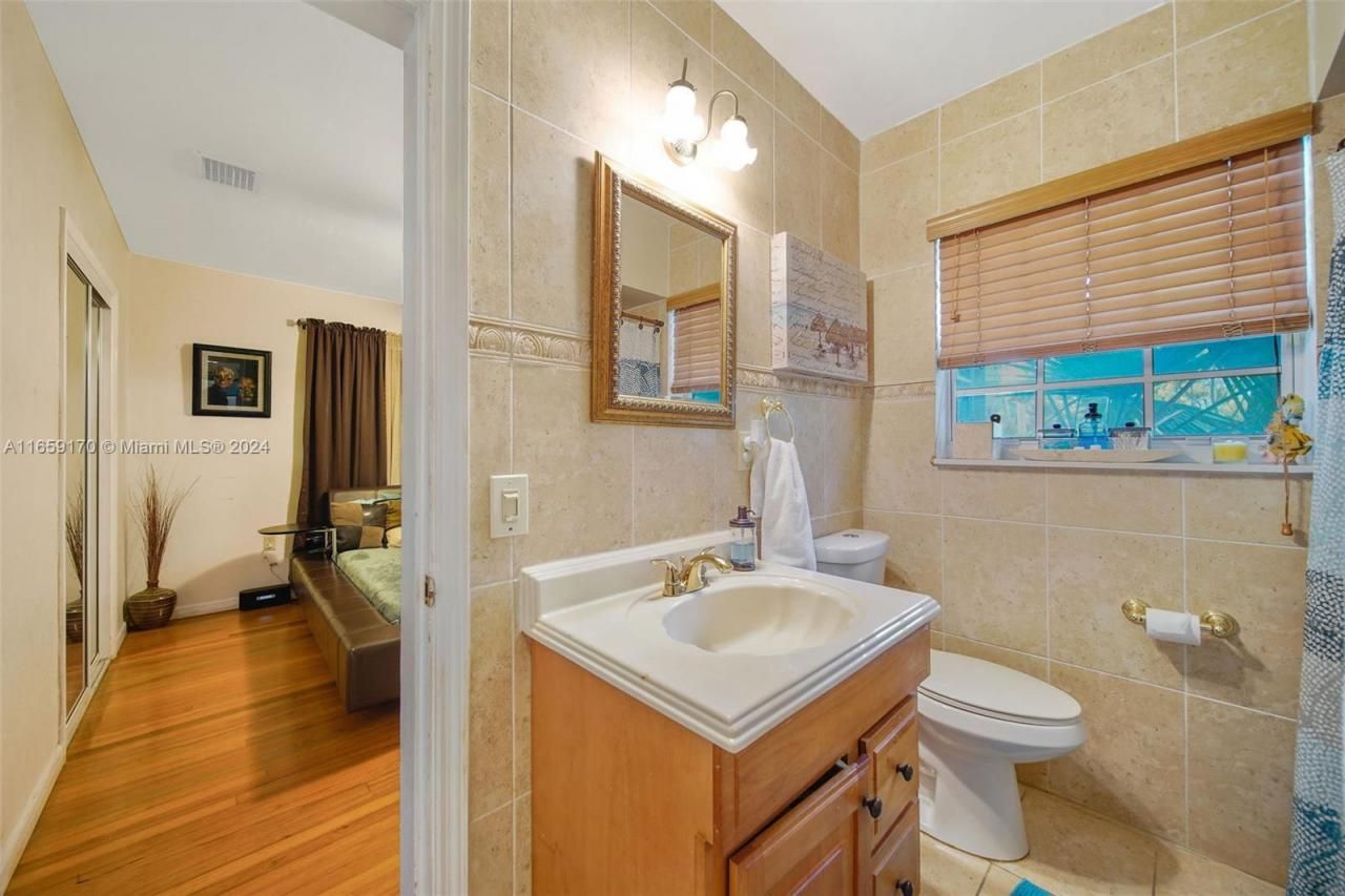 600 93rd St, Surfside, FL 33154 Photo