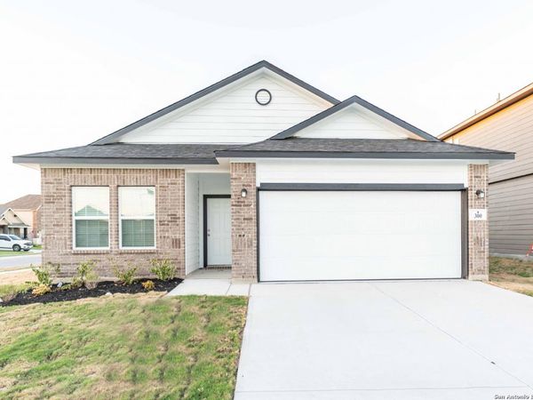 300 JILLS PATH, Seguin, TX 78155