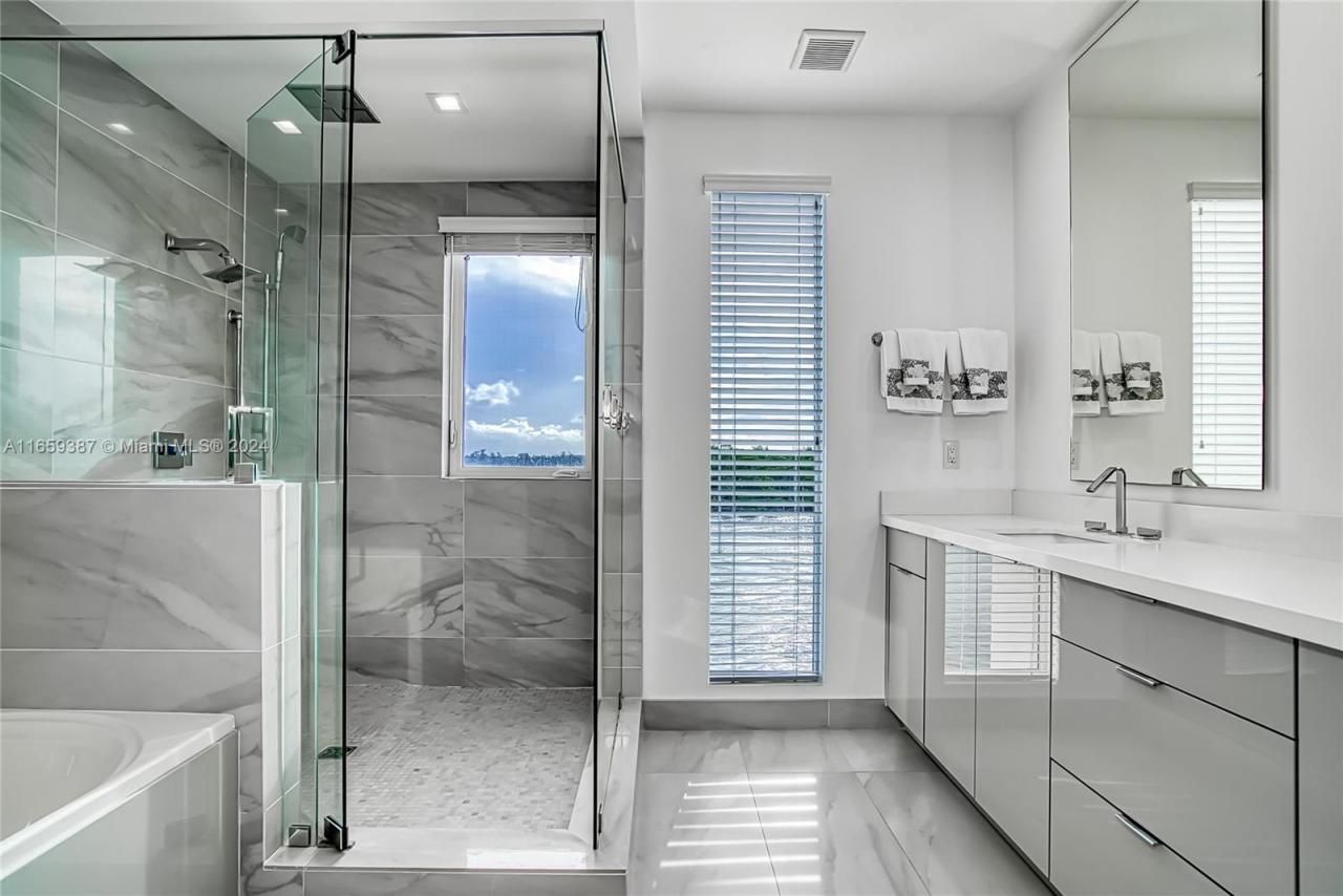 Please Call For Address, Unit 2N, Hollywood, FL 33019 Photo