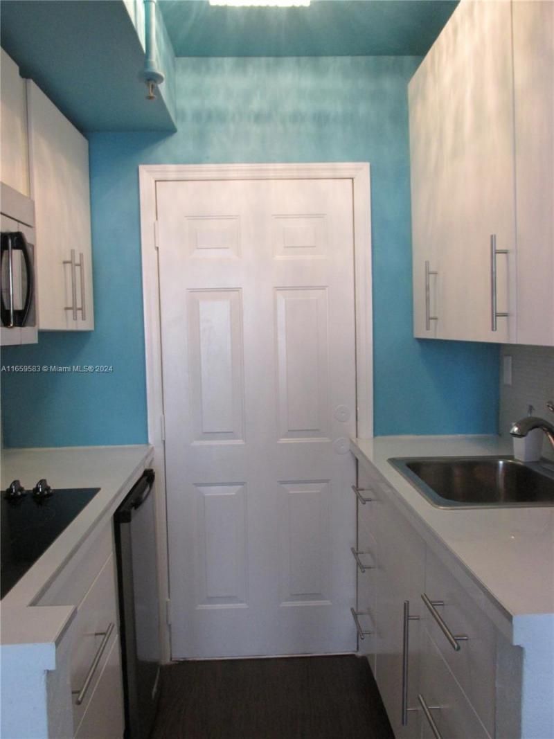 3030 Collins Ave, Unit 3E, Miami Beach, FL 33140 Photo