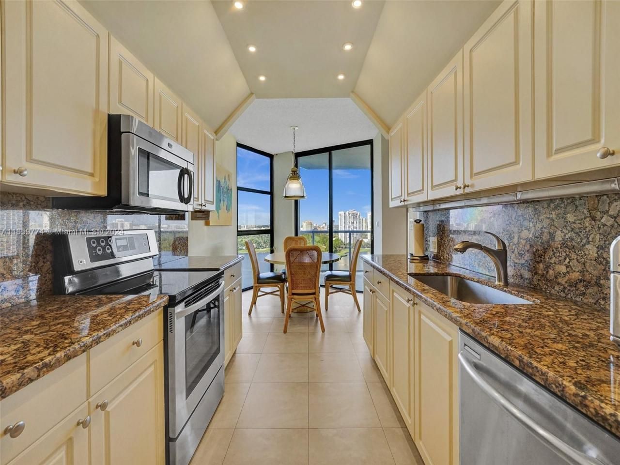 20281 E Country Club Dr, Unit 1609, Aventura, FL 33180 Photo