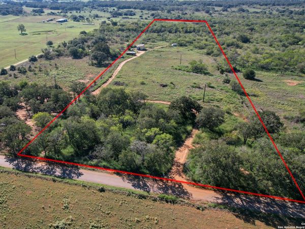 1366 County Road 467, Stockdale, TX 78160