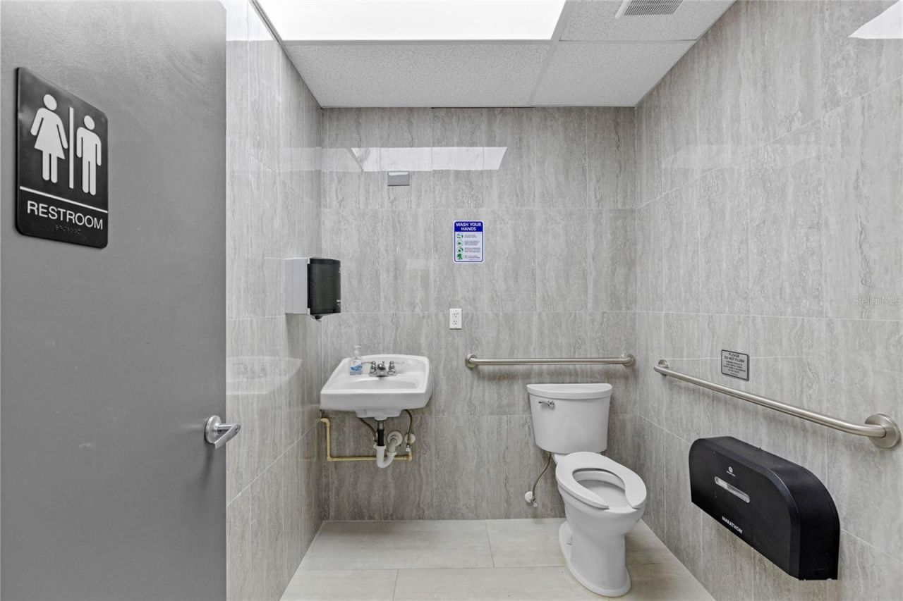 901 N Grove St  / Sr 19, Eustis, FL 32726 Photo