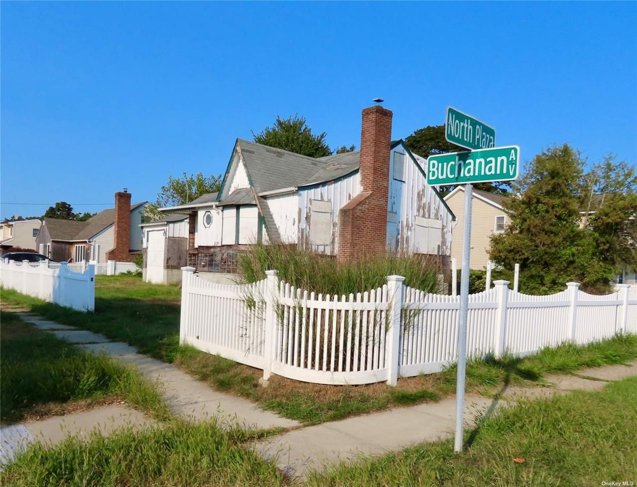 44 Buchanan Avenue, Amityville, NY 11701 Main Photo