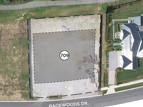 8017 Backwoods Pvt Dr, College Grove, TN 37046