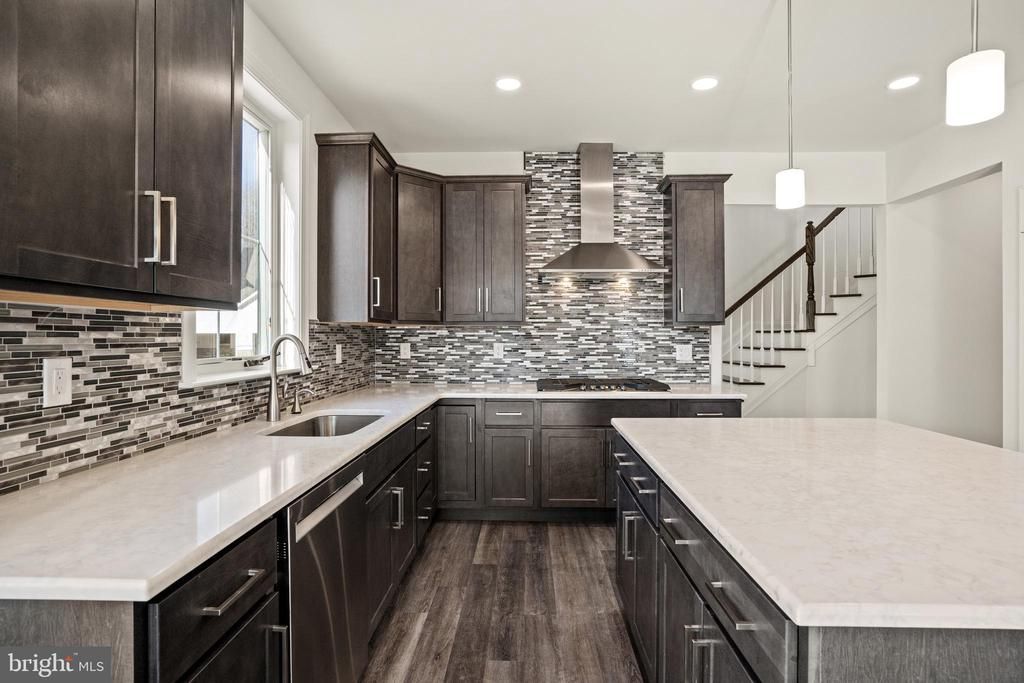 33 Kay Chiarello Way, Hamilton, NJ 08690 Main Photo