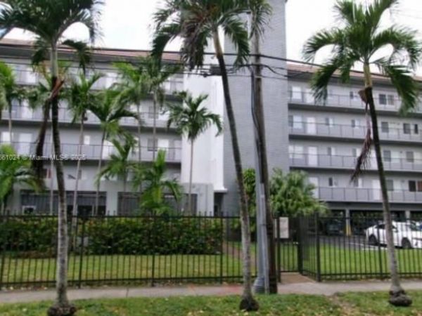900 SW 84th Ave, Unit 207A, Miami, FL 33144