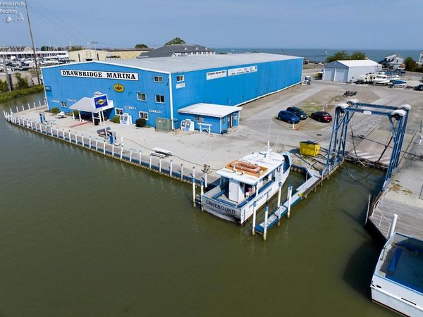 247 W Lakeshore Road, Port Clinton, OH 43452