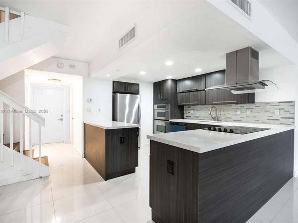 20350 W Country Club Dr, Unit 123, Aventura, FL 33180