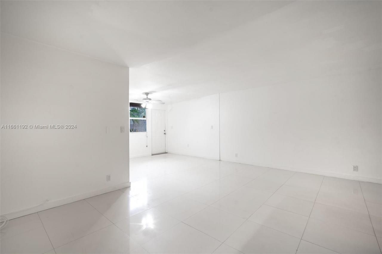 20350 W Country Club Dr, Unit 123, Aventura, FL 33180 Photo