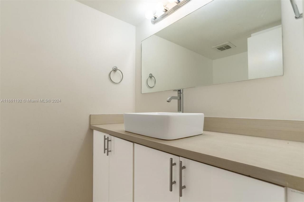 20350 W Country Club Dr, Unit 123, Aventura, FL 33180 Photo