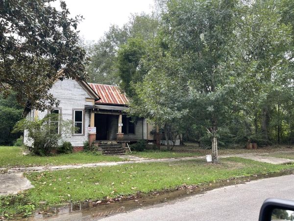 523 Buschman St., Hattiesburg, MS 39401