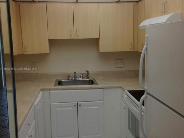 6300 S Falls Cir Dr, Unit 106, Lauderhill, FL 33319