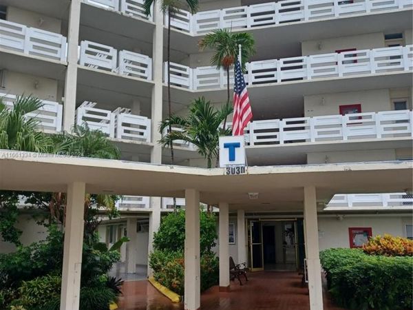 3030 Marcos Dr, Unit T304, Aventura, FL 33160
