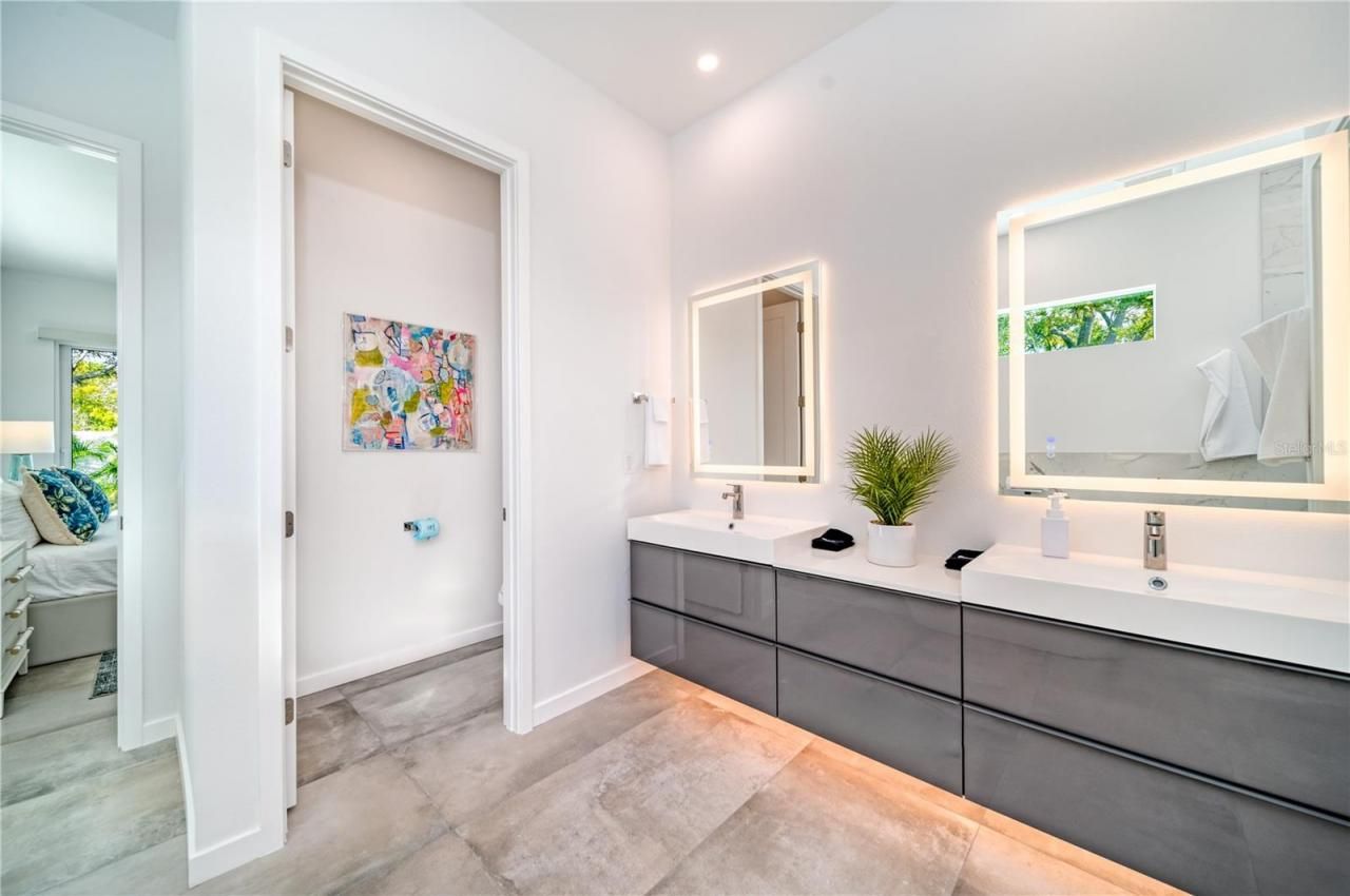 2585 Clematis Street, Sarasota, FL 34239 Photo