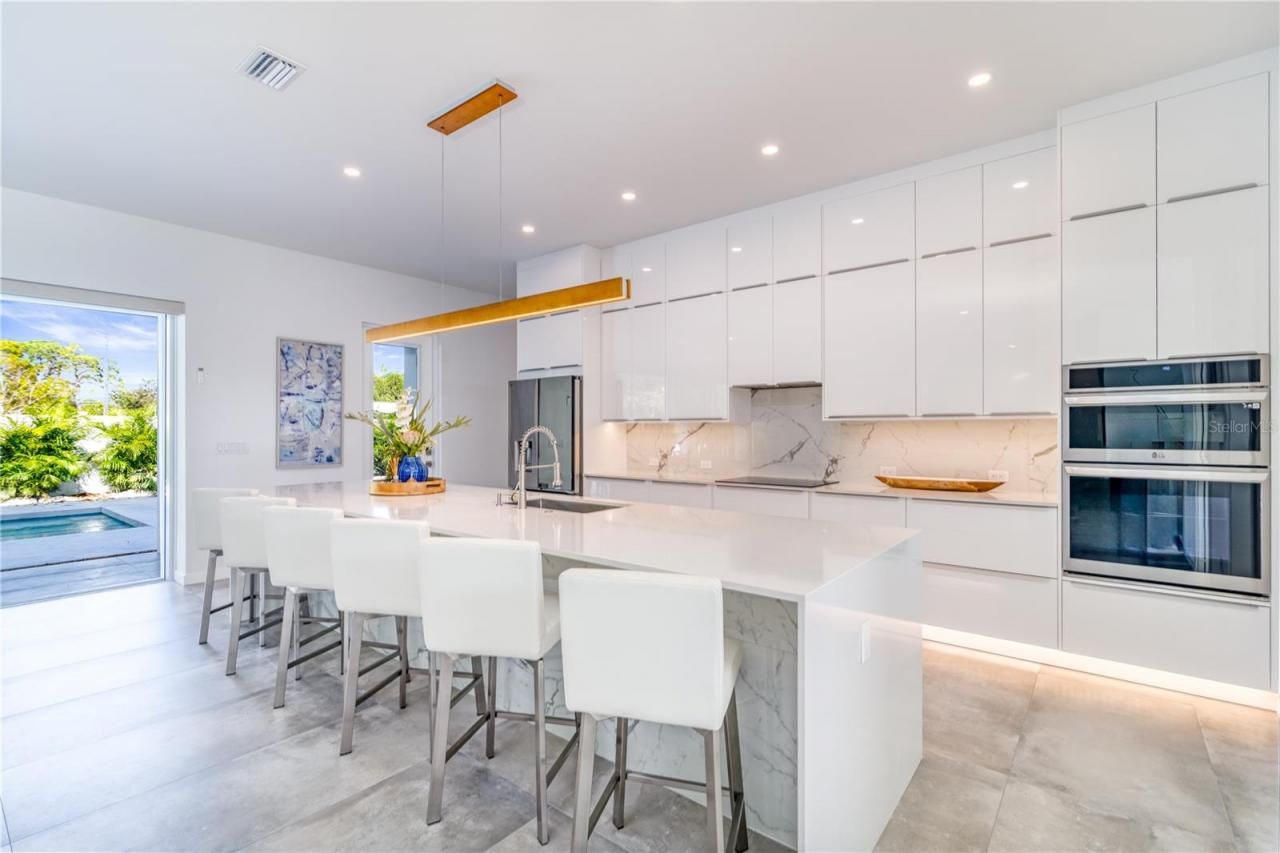 2585 Clematis Street, Sarasota, FL 34239 Photo