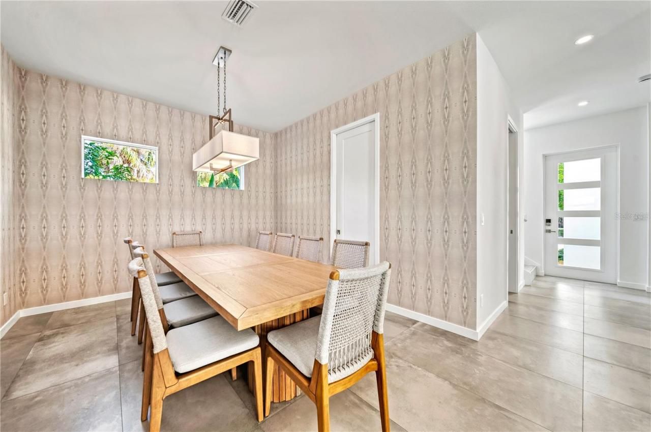 2327 Hillview Street, Sarasota, FL 34239 Photo