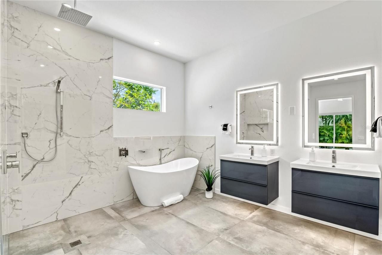 2327 Hillview Street, Sarasota, FL 34239 Photo