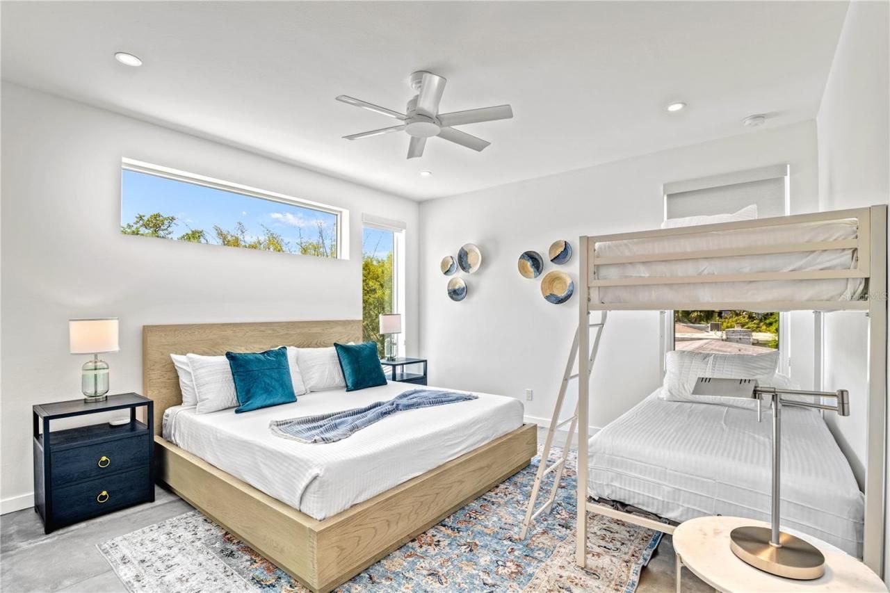 2327 Hillview Street, Sarasota, FL 34239 Photo