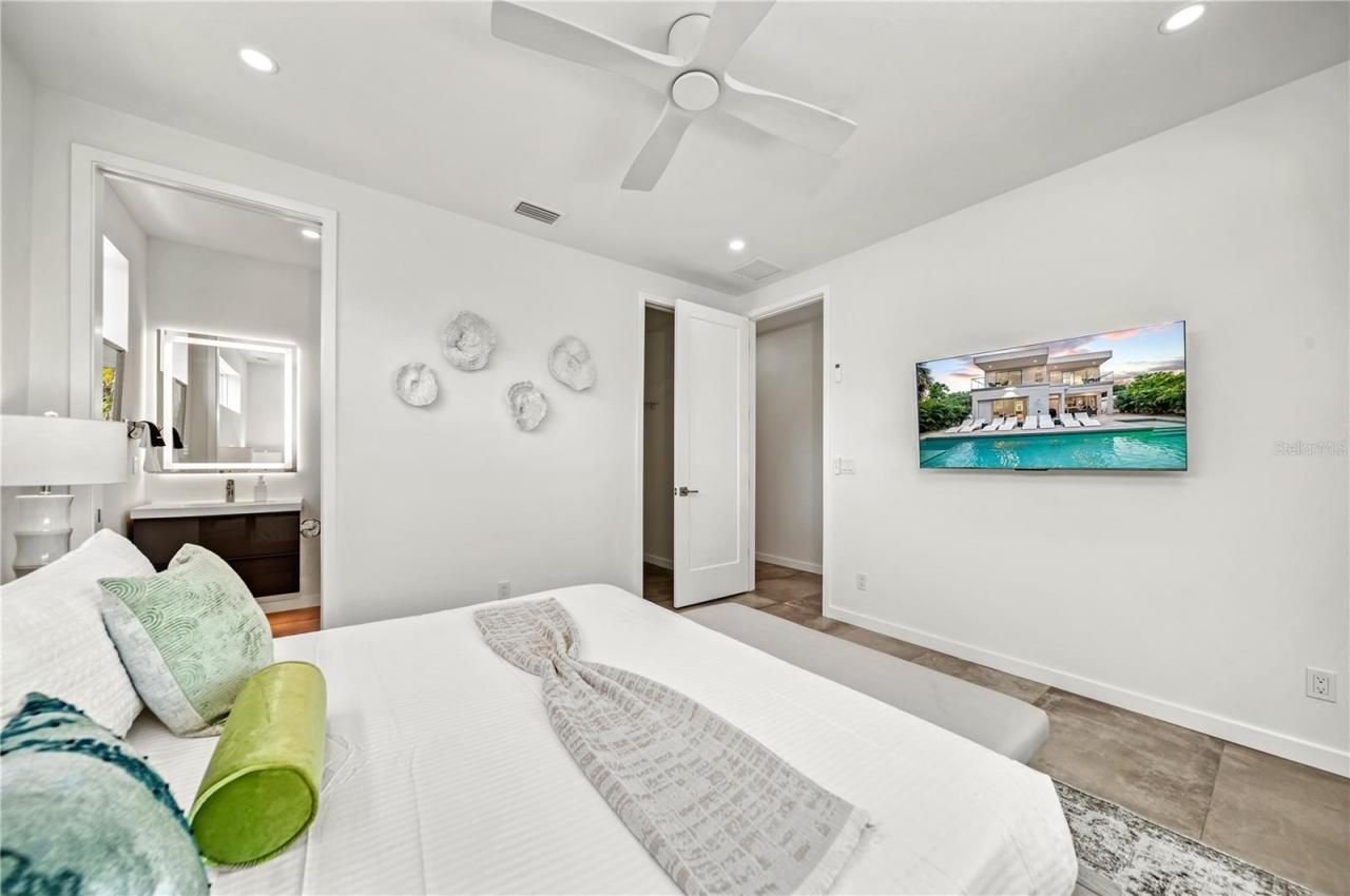 2327 Hillview Street, Sarasota, FL 34239 Photo