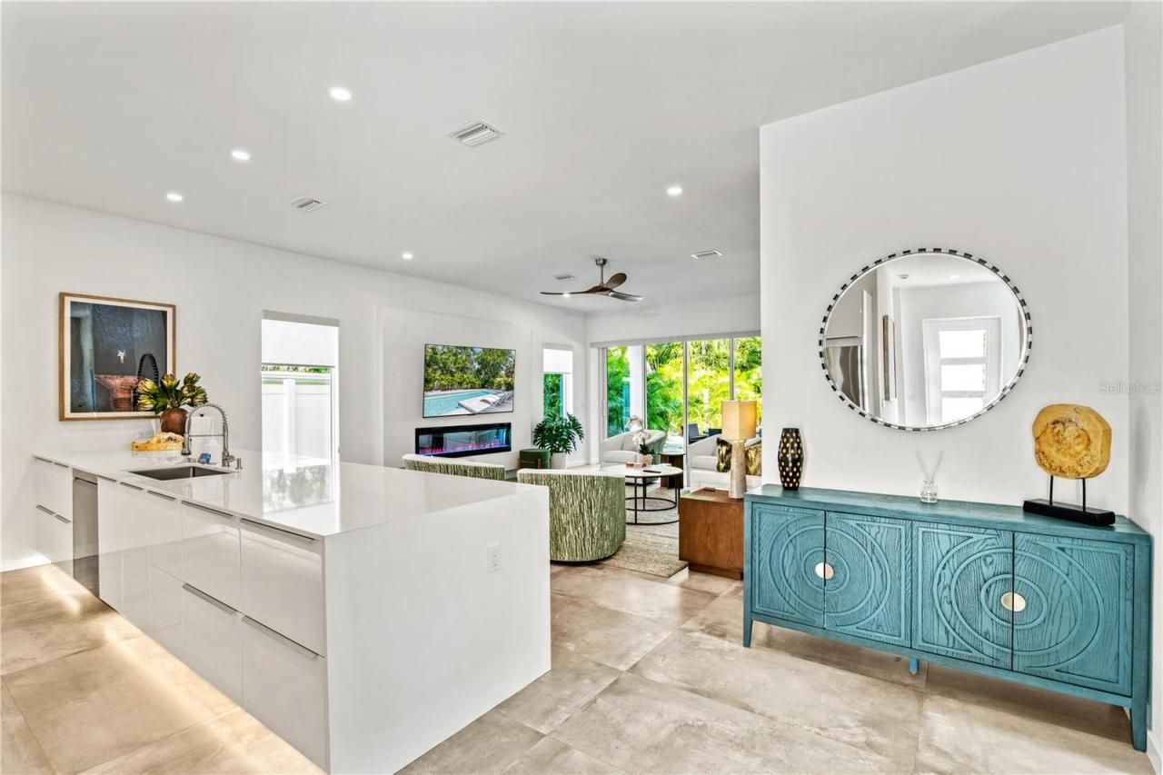 2327 Hillview Street, Sarasota, FL 34239 Photo