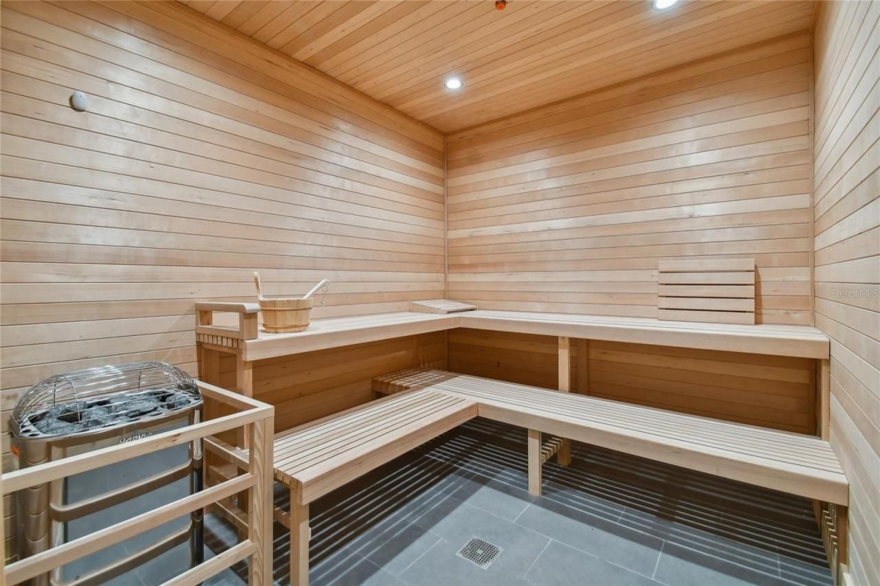 1028 Sunset Point Road, Unit R10, Clearwater, FL 33755 Photo