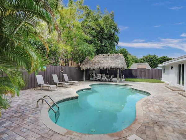 1910 N Hibiscus Dr, North Miami, FL 33181