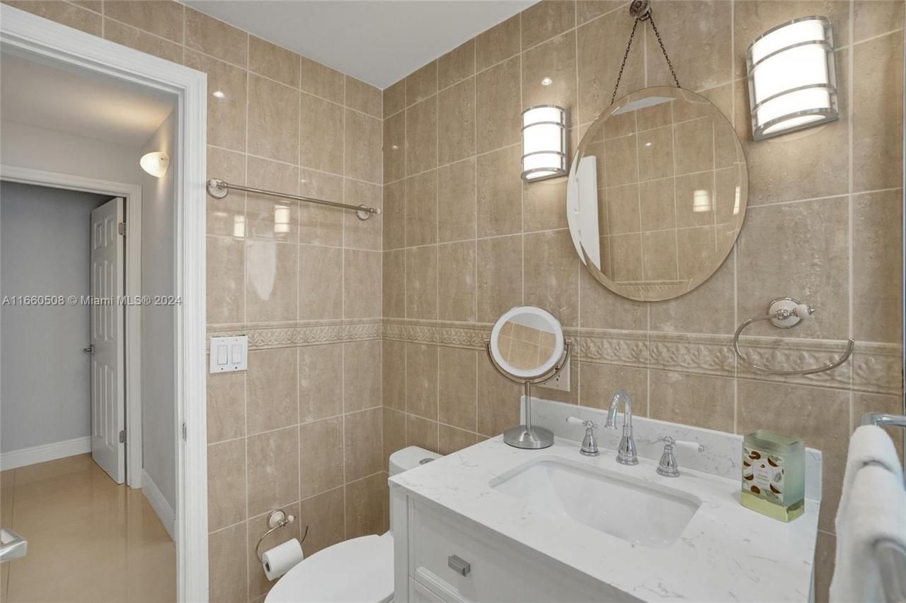 1910 N Hibiscus Dr, North Miami, FL 33181 Photo