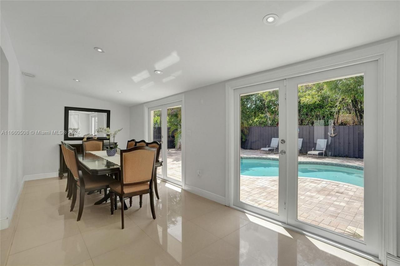 1910 N Hibiscus Dr, North Miami, FL 33181 Photo