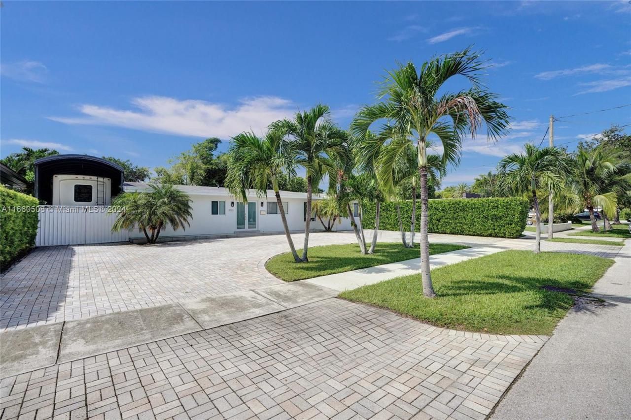 1910 N Hibiscus Dr, North Miami, FL 33181 Photo