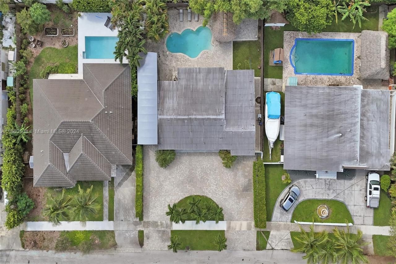 1910 N Hibiscus Dr, North Miami, FL 33181 Photo