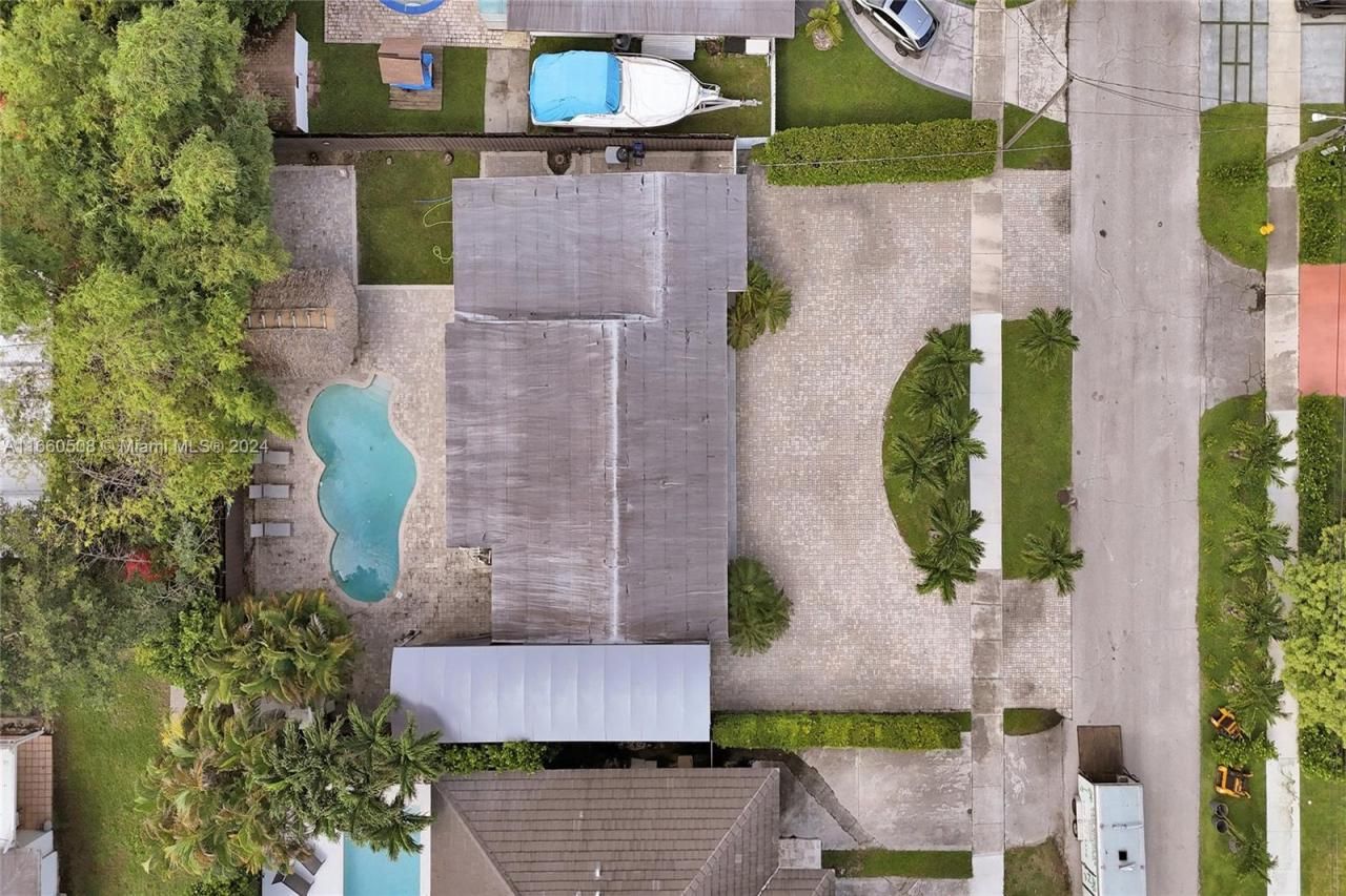 1910 N Hibiscus Dr, North Miami, FL 33181 Photo