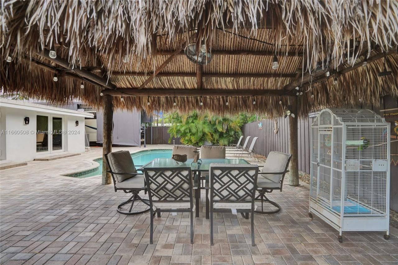 1910 N Hibiscus Dr, North Miami, FL 33181 Photo