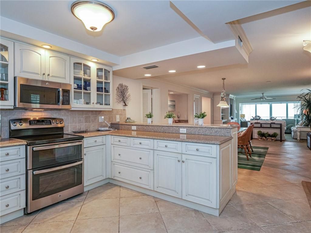 8416 Oceanside Drive, Unit F11, Vero Beach, FL 32963 Photo