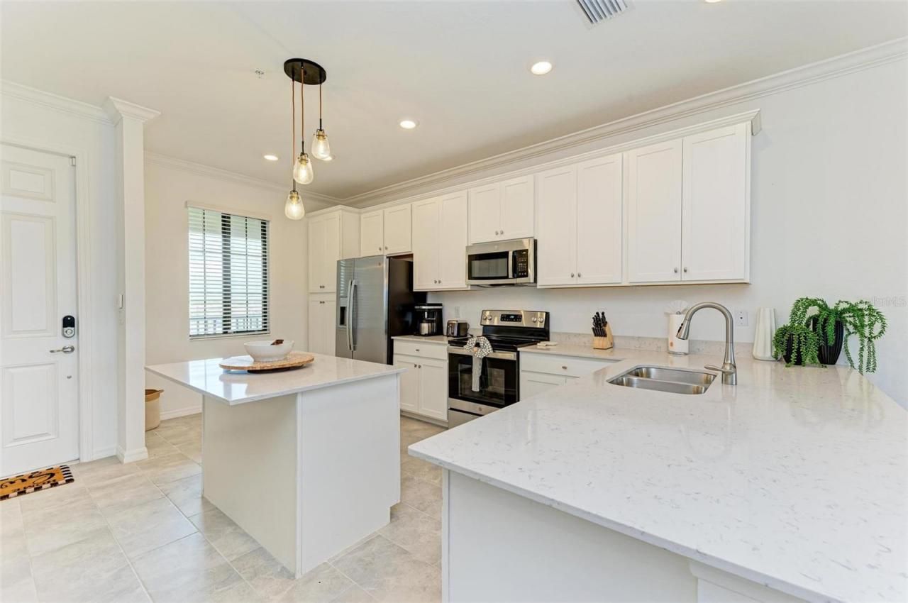 18114 Gawthrop Drive, Unit 403, Bradenton, FL 34211 Photo