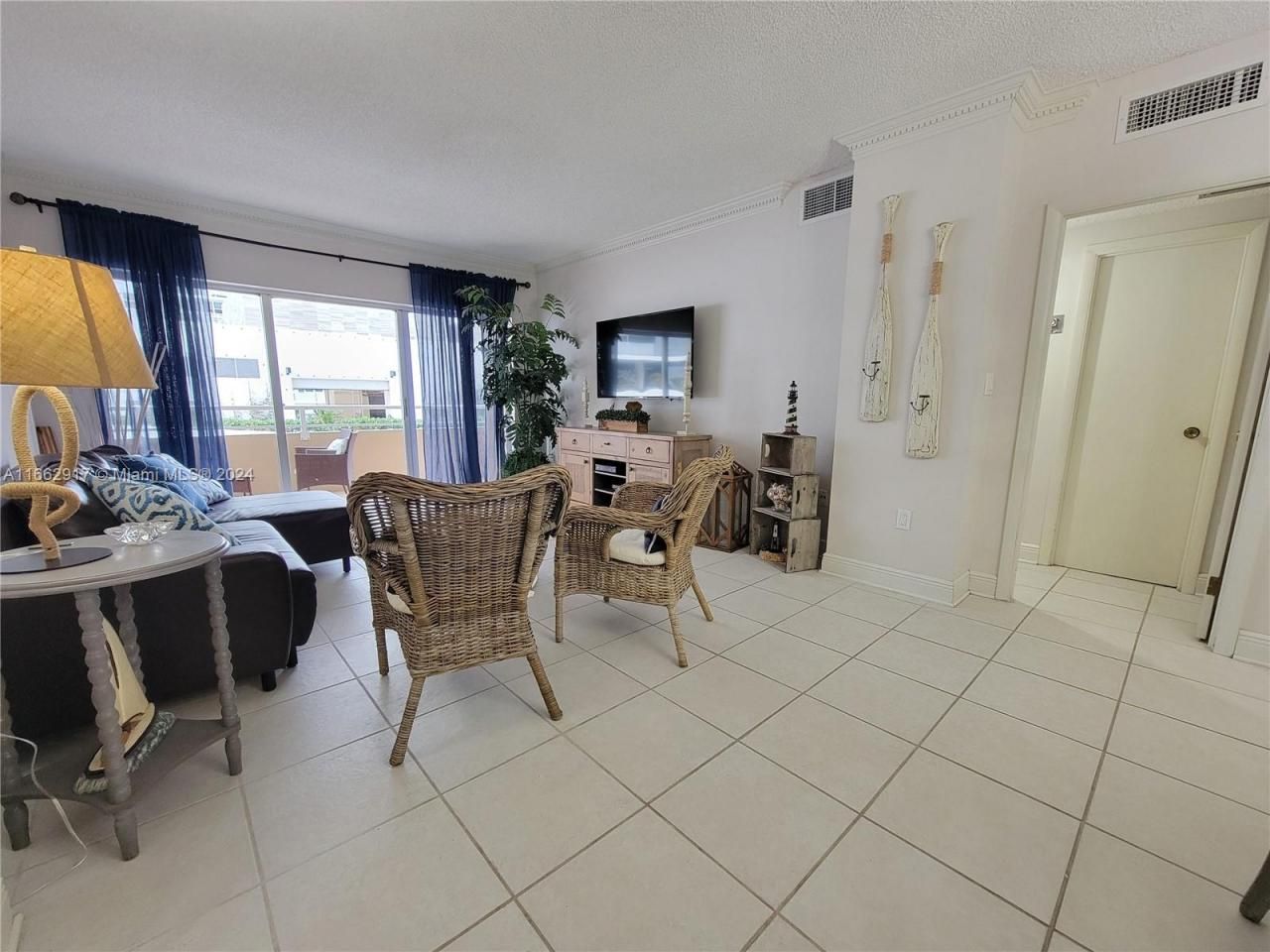 1980 S Ocean Dr, Unit 2C, Hallandale Beach, FL 33009 Photo