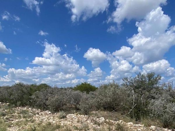 30 PALOMINO HILLS CIR, Uvalde, TX 78801