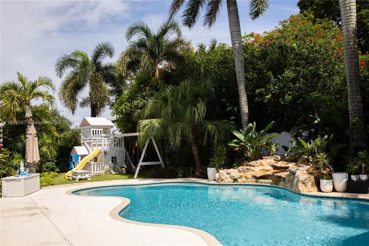 8305 SW 171st St, Palmetto Bay, FL 33157 Photo