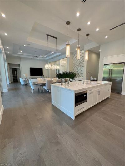 569 Neapolitan Way, Naples, FL 34103 Photo