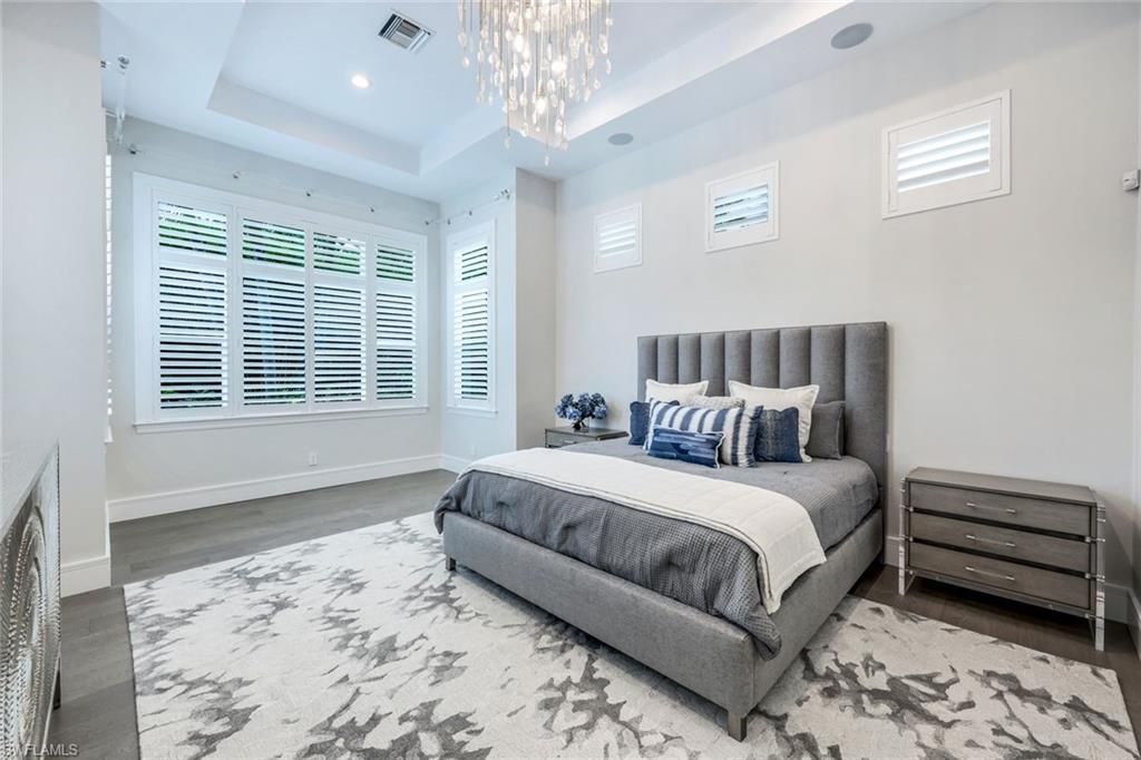 569 Neapolitan Way, Naples, FL 34103 Photo