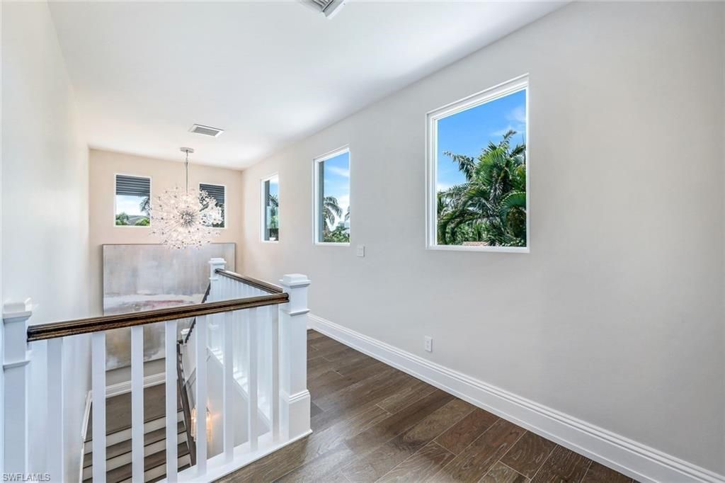 569 Neapolitan Way, Naples, FL 34103 Photo