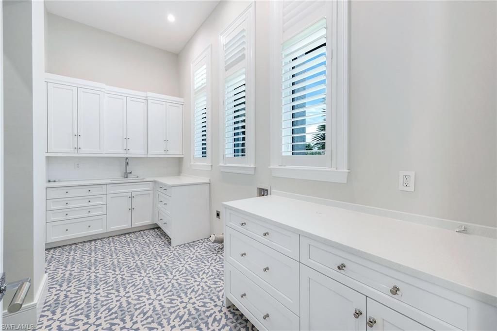 569 Neapolitan Way, Naples, FL 34103 Photo