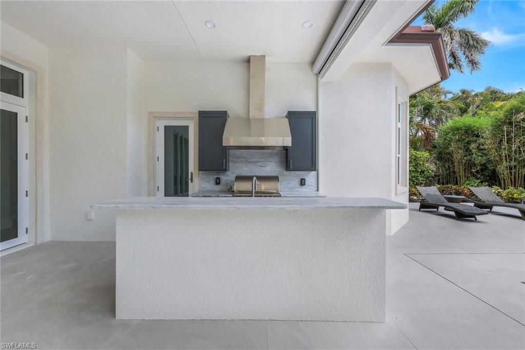 569 Neapolitan Way, Naples, FL 34103 Photo