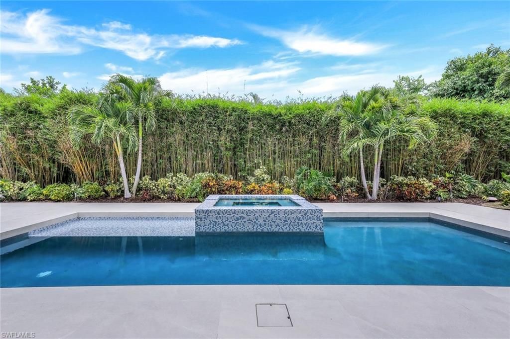 569 Neapolitan Way, Naples, FL 34103 Photo